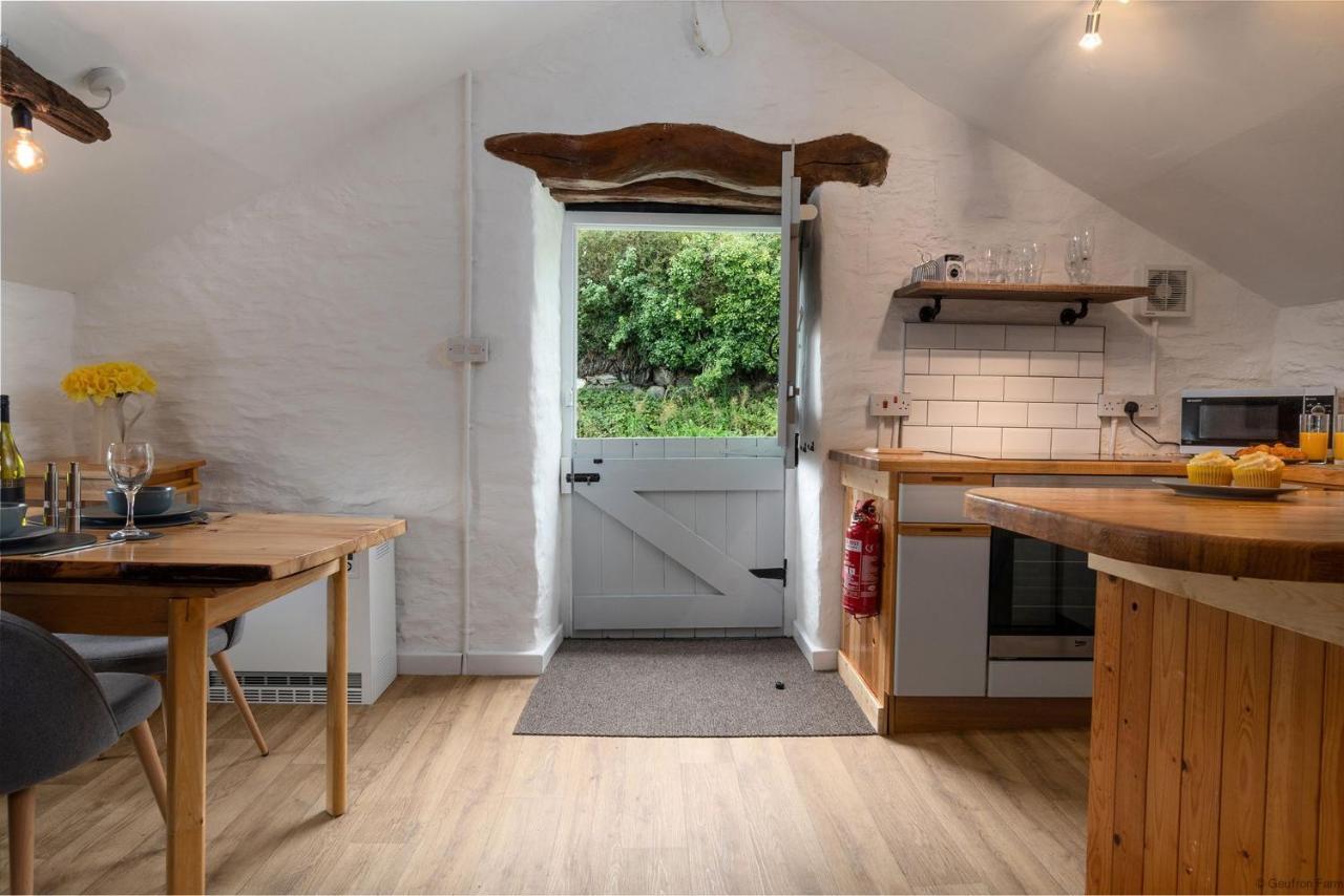 Dog Friendly Cottage, Geufron Farm Near Tywyn Bryn-crug Exterior photo